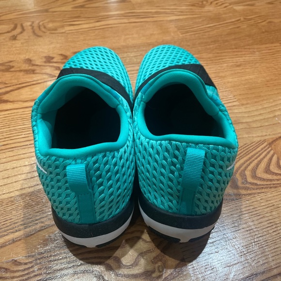 Nike slip one! NWOT! Never worn!! Green/Teal - Picture 2 of 5